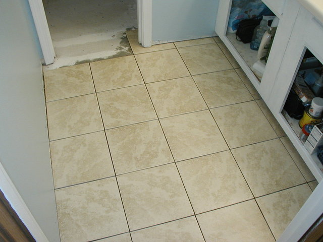 upstairs_bathroom 040.jpg