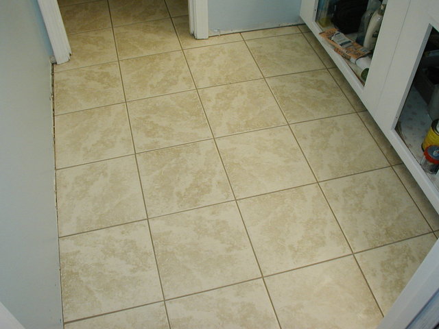 upstairs_bathroom 055.jpg