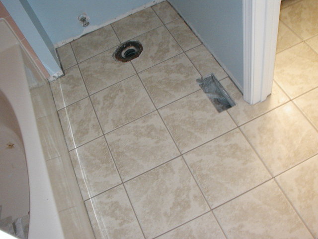 upstairs_bathroom 056.jpg