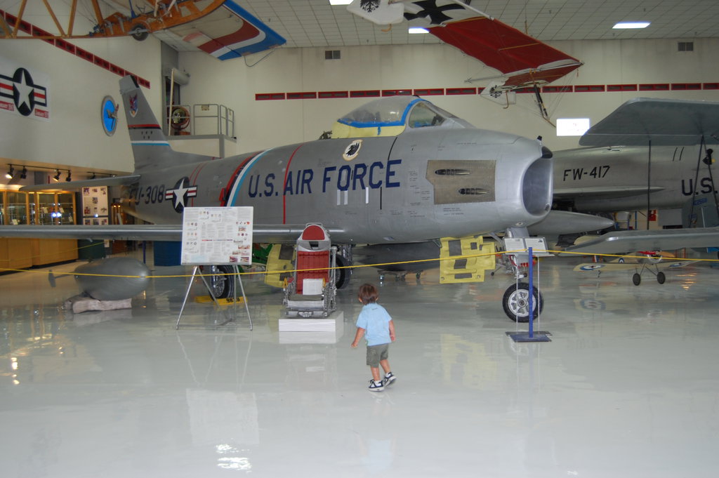 William_2011_05_30-airplane_museum 007.jpg
